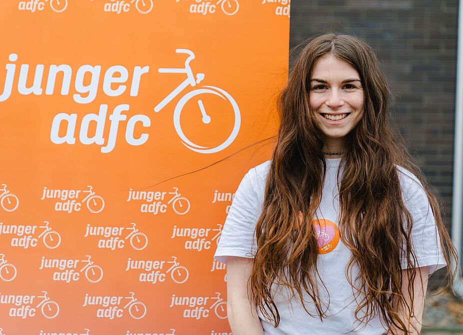 Landesjugendsprecherin Jasmin Azari Junger ADFC NRW Landesjugendsprecherin Jasmin Azari Junger ADFC NRW
