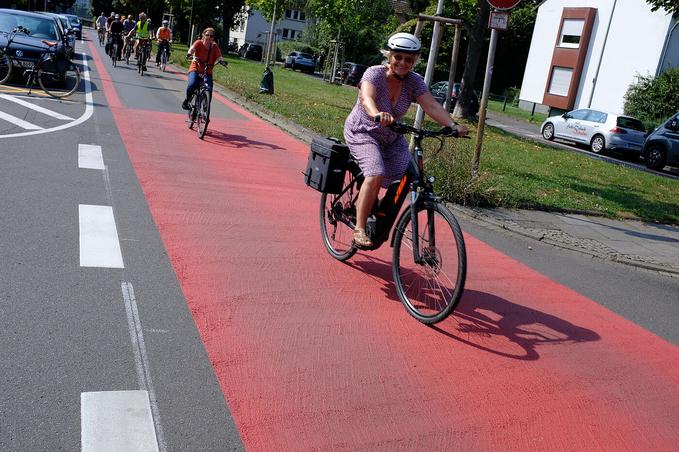 Auf einer gut umgesetzten Fahrradstraße wie dieser kann man sicher und komfortabel Rad fahren. 