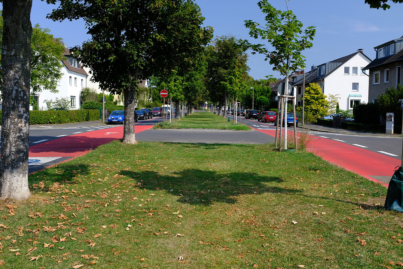 Fahrradstraße in Bonn Beuel. Diese Fahrradstra0e verbindet den Beueler Bahnhof, Bildungseinrichtungen und Wohnviertel mit dem Rheinufer in West-Ost-Richtung. 