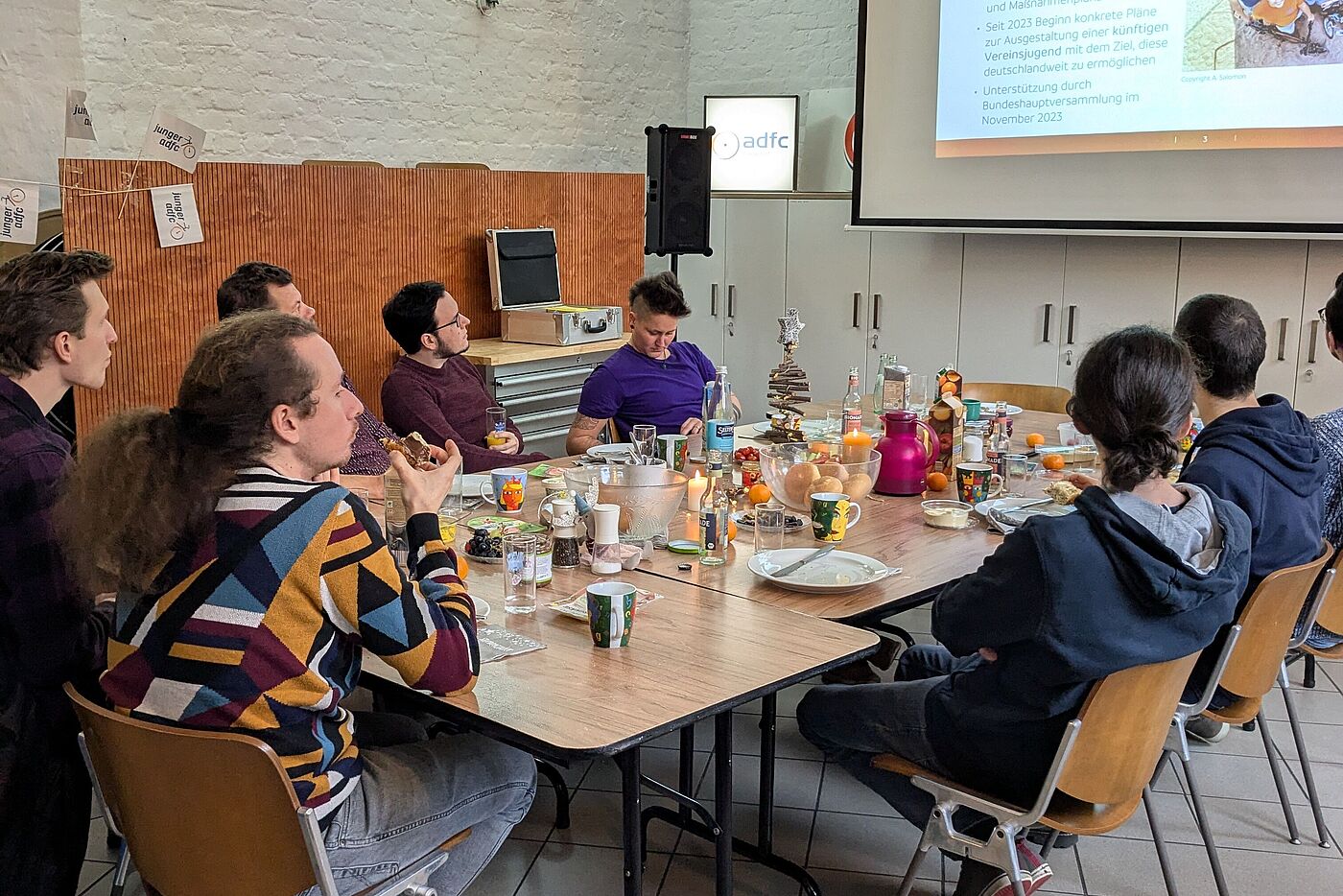 Die Ende 2024 neu gegründete, überregionale Gruppe "Junger ADFC Rhein Ruhr" beim Breakfast & Bike in Düsseldorf.