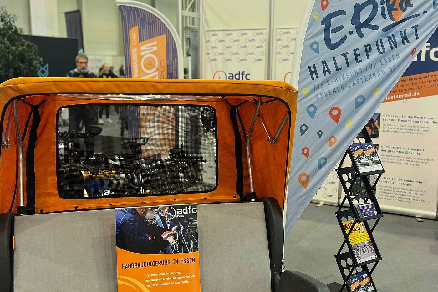 Die elektrisch unterstützte Rikscha "E-Rika" auf der Messe "Fahrrad Essen" am Stand des ADFC Essen