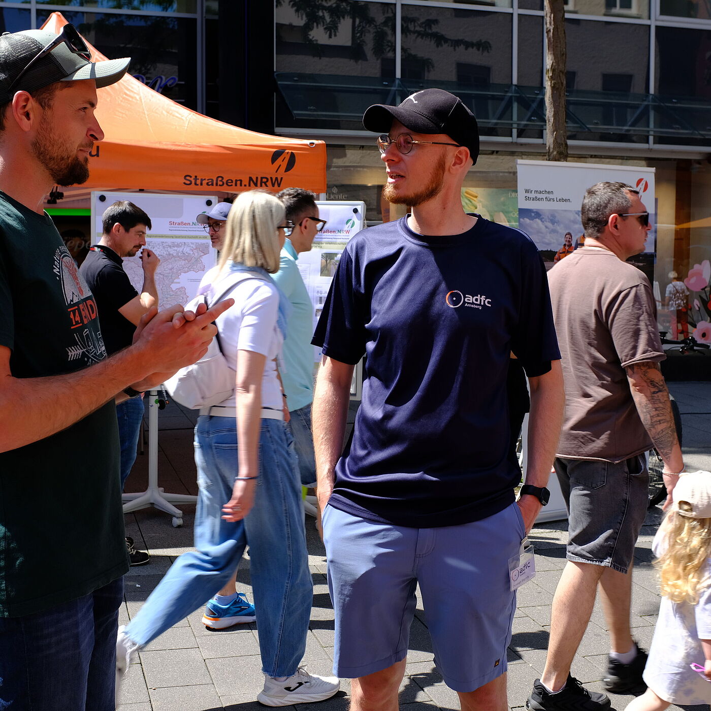 2026_05_30_SicherimStrassenverkehr_Arnsberg_ADFC-NRW einfach. sicher. radfahren. Kampagne des ADFC NRW für mehr Verkehrssicherheit. Der ADFC im Gespräch mit Bürgern.