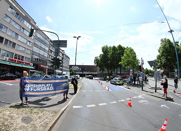 Pop-Up-Bikelane am Worringer Platz