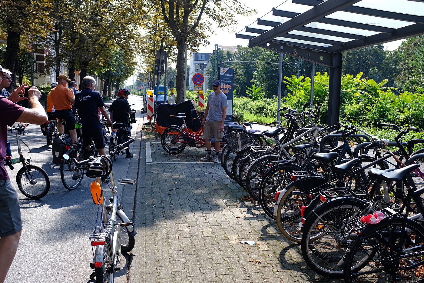 An der Mobilstation an der Kaiserstraße sind auch elektrische Lastenräder und überdachte Fahrradbügel zu finden. 