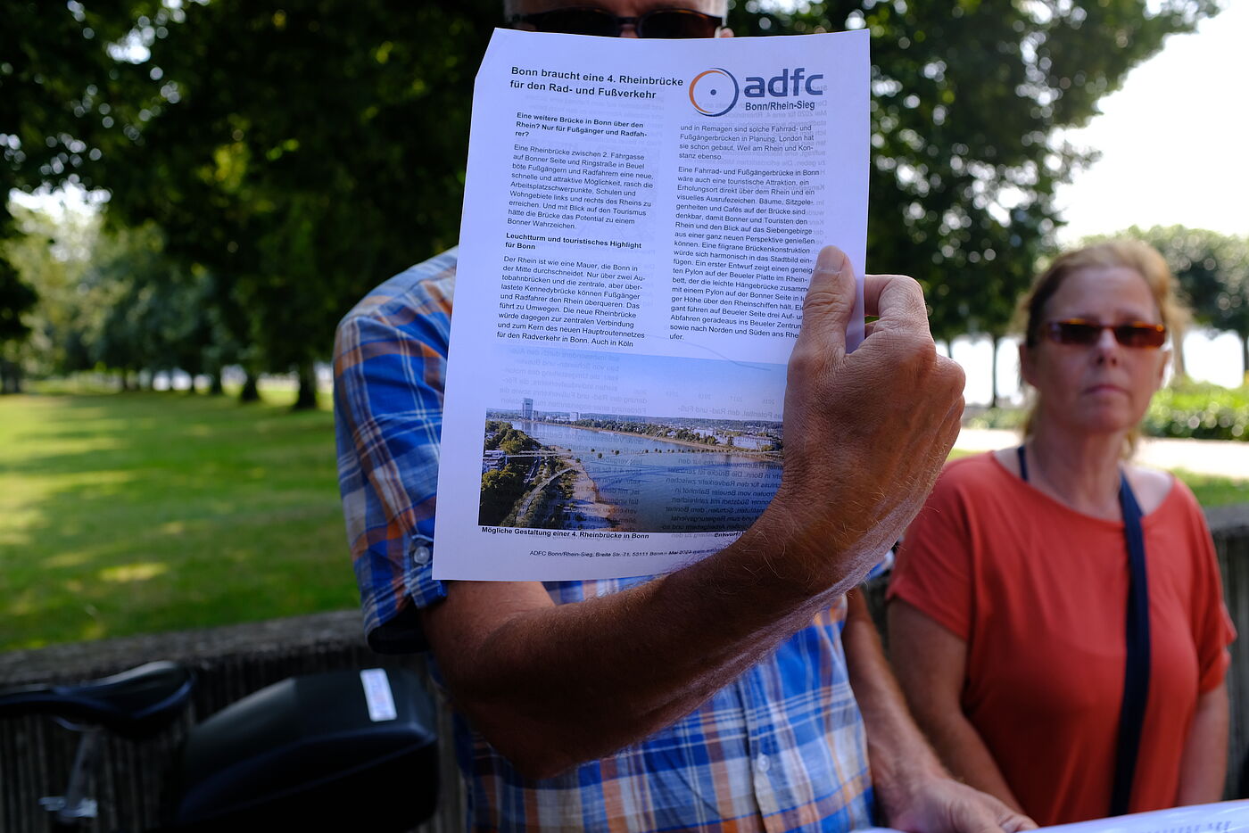Der ADFC hatte schon vor längerer Zeit den Bau einer zusätzlichen Rheinbrücke ins Gespräch gebracht. Der Bonner Stadtrat hatte die neue Rheinbrücke grundsätzlich bereits im Jahr 2020 beschlossen. Gegenwärtig wird eine Machbarkeitsstudie mit einer Potenzialanalyse durchgeführt. 