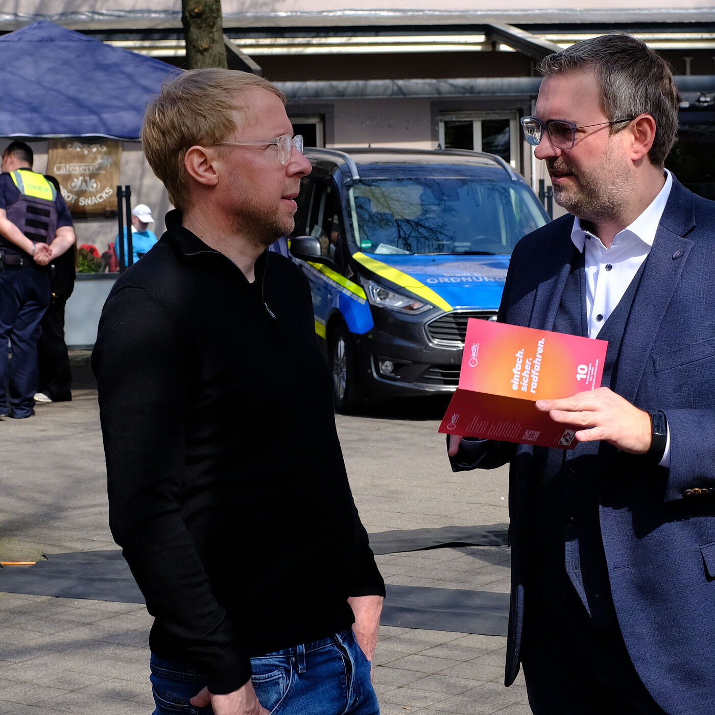 Gespräch zweier Personen. 